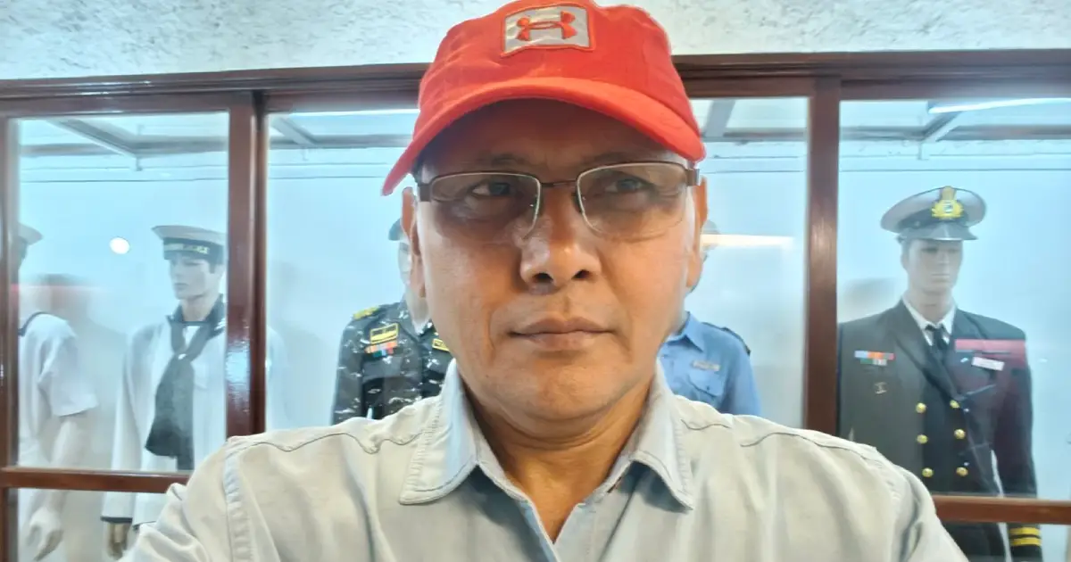  ‘ആൾക്കൂട്ട കൊലപാതകങ്ങളിൽ നിന്ന് രക്ഷപ്പെടാൻ മുസ്‌ലിംകൾ പരമ്പരാഗത വസ്ത്രധാരണം മാറ്റണം’; മുൻ ഐ.എ.എസ് ഉദ്യോഗസ്ഥൻ നിയാസ് ഖാൻ