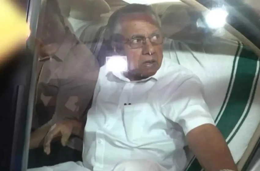  ‘കാൽ എടുക്കുന്നതിനു മുൻപ് ഡോർ അടയ്ക്കുന്നോ?’ രൂക്ഷമായ നോട്ടം; മാധ്യമങ്ങളോട് കയർത്ത് പിണറായി വിജയൻ