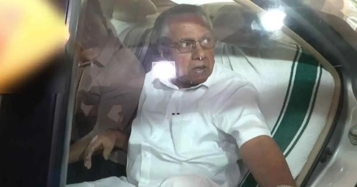  ‘കാൽ എടുക്കുന്നതിനു മുൻപ് ഡോർ അടയ്ക്കുന്നോ?’ രൂക്ഷമായ നോട്ടം; മാധ്യമങ്ങളോട് കയർത്ത് പിണറായി വിജയൻ