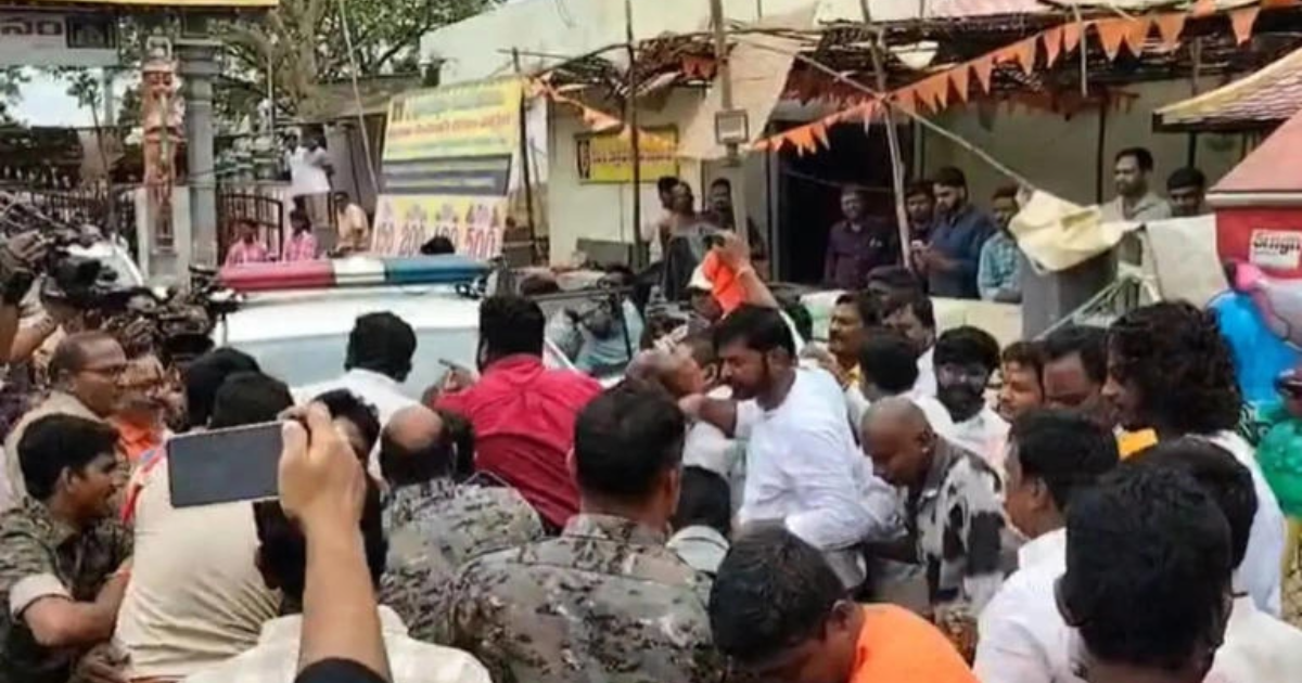 കോൺഗ്രസ് നേതാക്കൾ ക്ഷേത്രത്തിൽ വെച്ച് മാസം കഴിച്ചുവെന്ന് ആരോപിച്ച് ശുദ്ധീകരണ പൂജനടത്താൻ ശ്രമം; തെലങ്കാനയിൽ ബിജെപി നേതാക്കളെ തടഞ്ഞ് പോലീസ്