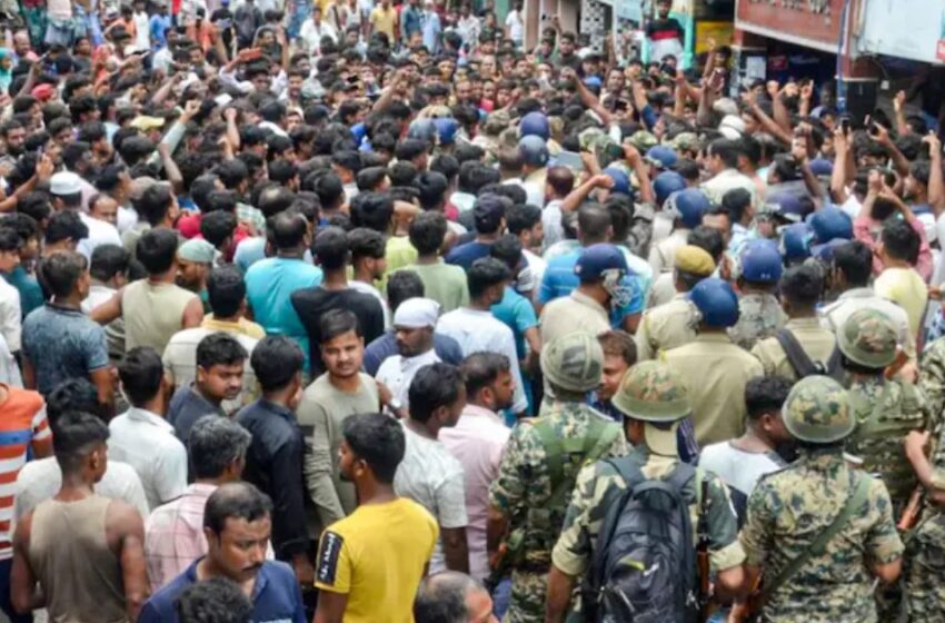  12-കാരിയെ പീഡിപ്പിച്ചു കൊലപ്പെടുത്തി; പ്രതിയെന്ന് സംശയിക്കുന്നയാളെ പിടികൂടി തല്ലിക്കൊന്ന് നാട്ടുകാർ
