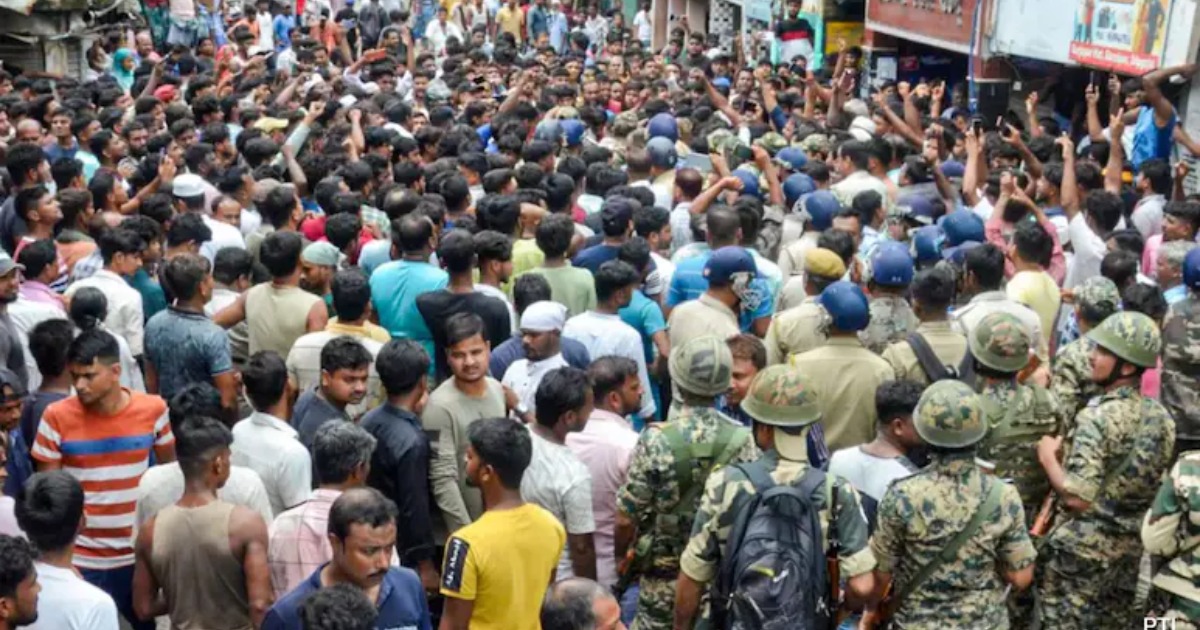12-കാരിയെ പീഡിപ്പിച്ചു കൊലപ്പെടുത്തി; പ്രതിയെന്ന് സംശയിക്കുന്നയാളെ പിടികൂടി തല്ലിക്കൊന്ന് നാട്ടുകാർ