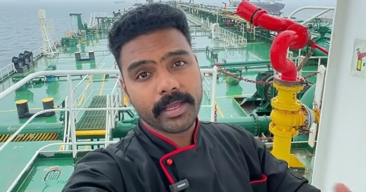  ‘ഹോർമുസ് കടന്നാൽ 36 ലക്ഷം ഓഫർ; മിസൈൽ കപ്പലിൽ വീഴട്ടെ, പണം തരാമെന്ന് കമ്പനി’; കടലിടുക്കിൽനിന്ന് ആശങ്ക പങ്കുവച്ച് മലയാളി നാവികൻ