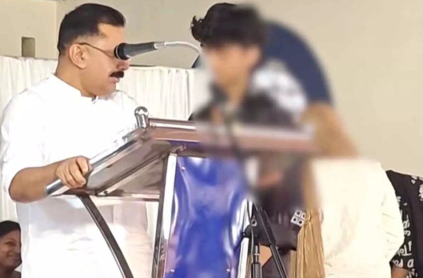 ‘എന്താടോ, നിനക്ക് അഡ്രസ് എഴുതാൻ അറിയോ?, അക്ഷരമറിയില്ലേ’; അനുമോദന ചടങ്ങിൽ കുട്ടികളെ വേദിയിൽ അപമാനിച്ച് കെ.ടി ജലീൽ