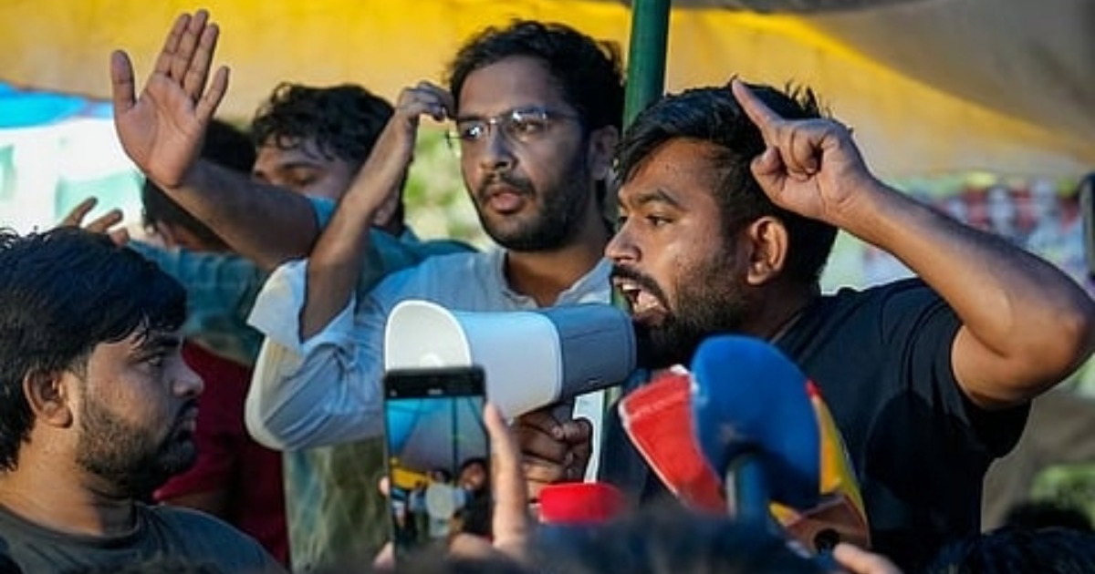 കോക്രോച്ച് ജനതാ പാർട്ടി സ്ഥാപകൻ അഭിജീത് ദിപ്കെ അനിശ്ചിതകാല നിരാഹാര സമരത്തിൽ