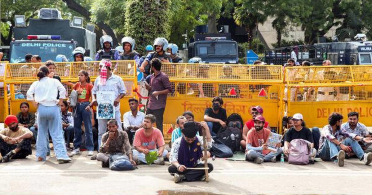 'നിരോധരാജ്ഞ ലംഘിച്ചു, വധശ്രമം, കലാപശ്രമം'; പാർലമെന്റ് മാർച്ചിലെ പ്രതിഷേധക്കാർക്കെതിരെ ഗുരുതര വകുപ്പുകൾ ചുമത്തി പോലീസ്