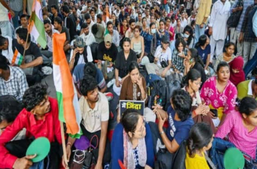  ‘ജന്തർ മന്തറിലെ പ്രതിഷേധത്തിൽ പങ്കെടുത്തു’; യുപിയിൽ കോളജ് അധ്യാപകനെ പിരിച്ചുവിട്ടു