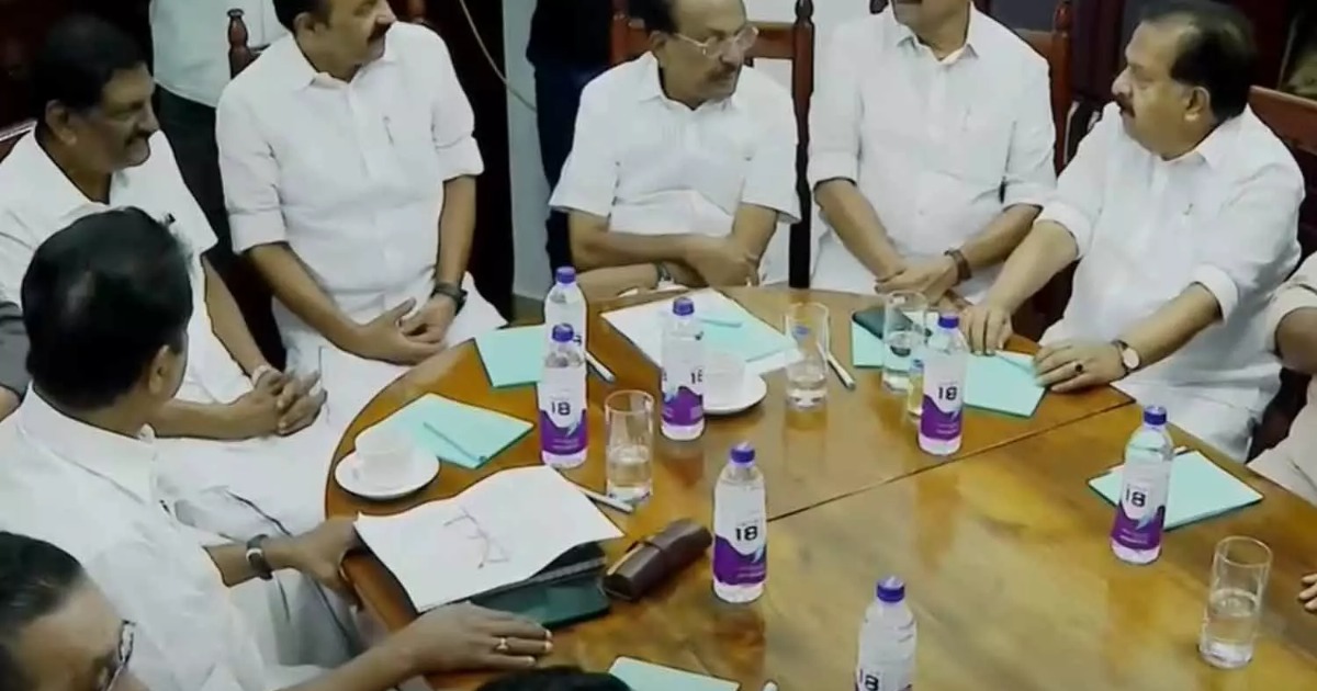  സിലബസിൽ കേന്ദ്ര ഇടപെടൽ അനുവദിക്കില്ല; പിഎം ശ്രീ പദ്ധതിയുമായി മുന്നോട്ട് പോകാൻ സർക്കാർ നീക്കം