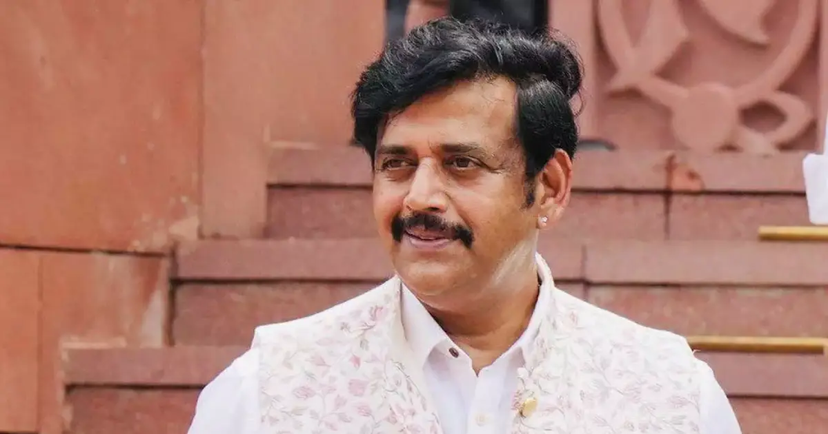  ‘യുപിയിലെ ഗൊരഖ്പൂർ മറ്റൊരു സ്പെയിനാണ്, ഇതുകാണാത്തവർ അന്ധരാണ്’; നടനും ബിജെപി എംപിയുമായ രവി കിഷൻ, വേദിയിൽ ചിരിയടക്കാനാവാതെ യോഗി ആദിത്യനാഥ്