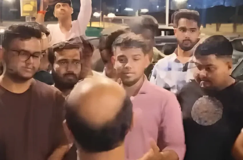  ‘ഹലാൽ മാംസം മാത്രം വിൽക്കുന്നു, ജട്ക മാംസം നൽകുന്നില്ല’; ബംഗാളിൽ റസ്റ്റോറന്റിന് മുന്നിൽ ബി.ജെ.പി പ്രവർത്തകരുടെ പ്രതിഷേധം,സംഘർഷാവസ്ഥ
