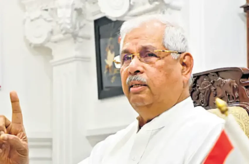  ‘ഞാൻ വന്ദേമാതരം പൂർണമായും പാടും, അത് തന്നെയാണ് എന്റെ സന്ദേശം’; വിവാദങ്ങൾക്കിടെ നിലപാട് വ്യക്തമാക്കി ഗവർണർ