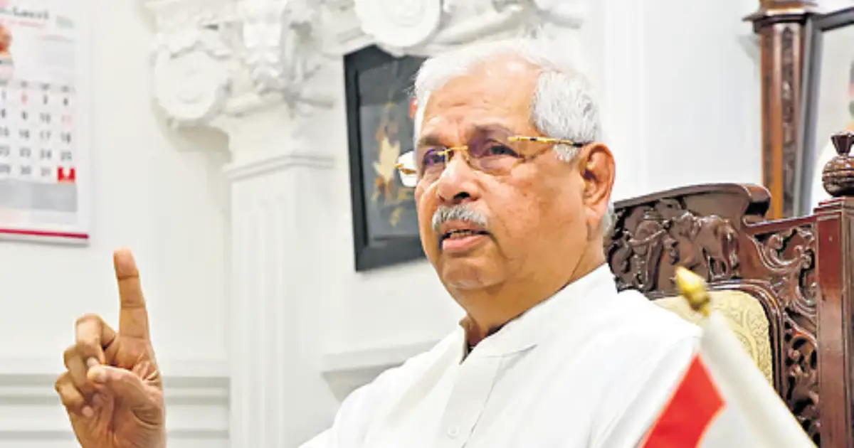  ‘ഞാൻ വന്ദേമാതരം പൂർണമായും പാടും, അത് തന്നെയാണ് എന്റെ സന്ദേശം’; വിവാദങ്ങൾക്കിടെ നിലപാട് വ്യക്തമാക്കി ഗവർണർ