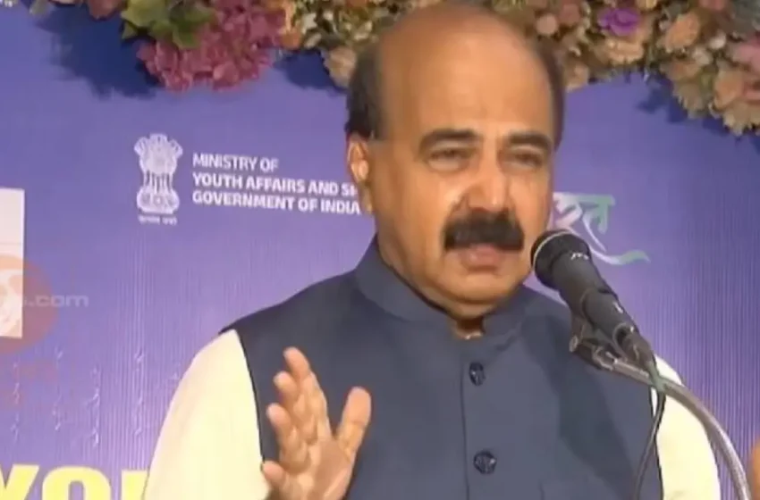  ‘അമ്മ ആരാണെന്നറിയാത്തവരാണ് വന്ദേമാതരത്തെ എതിർക്കുന്നത്’; ആർഎസ്എസ് വേദിയിൽ വിവാദ പരാമർശങ്ങളുമായി കേരള സർവകലാശാല വിസി