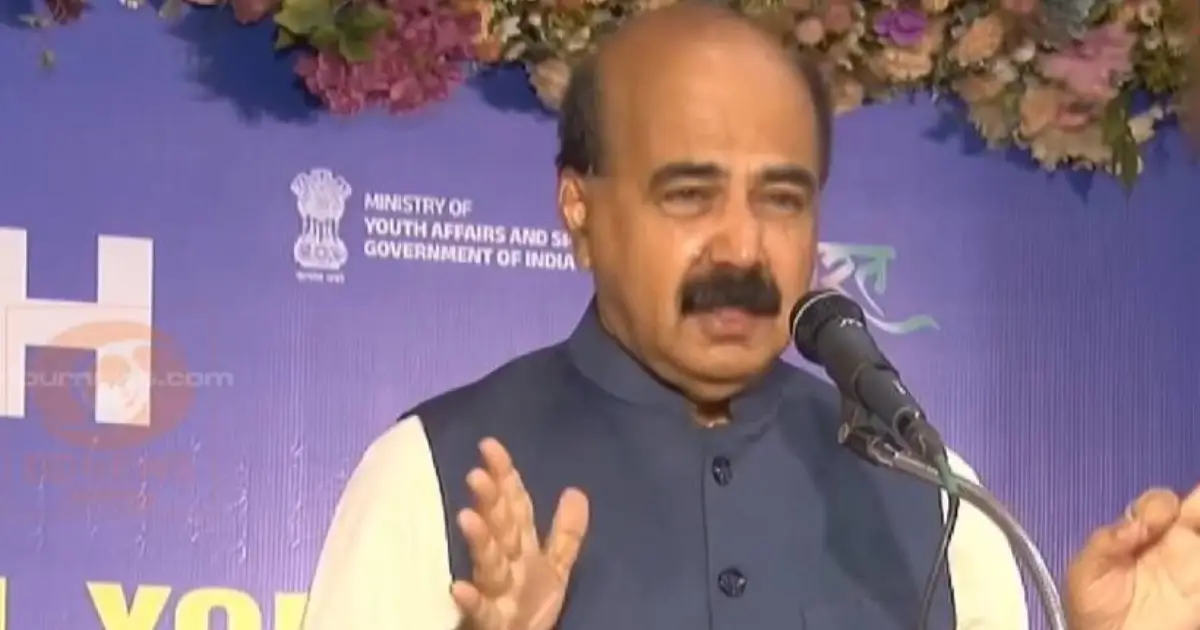 ‘അമ്മ ആരാണെന്നറിയാത്തവരാണ് വന്ദേമാതരത്തെ എതിർക്കുന്നത്’; ആർഎസ്എസ് വേദിയിൽ വിവാദ പരാമർശങ്ങളുമായി കേരള സർവകലാശാല വി.സി