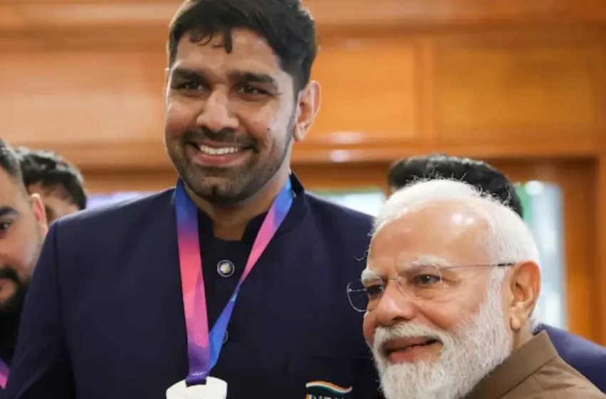  ‘നിങ്ങളുടെ പേര് നരേന്ദർ, പരിശീലകനും നരേന്ദ്രൻ, പ്രധാനമന്ത്രിയുടെ പേരും നരേന്ദ്രൻ; എനിക്കീ പേരിനോട് തന്നെ വെറുപ്പാണ്’; പാക് ബോക്‌സറുടെ വാക്കുകൾ പങ്കുവെച്ച് നരേന്ദർ ബെർവാൾ; പൊട്ടിച്ചിരിച്ച് മോദി