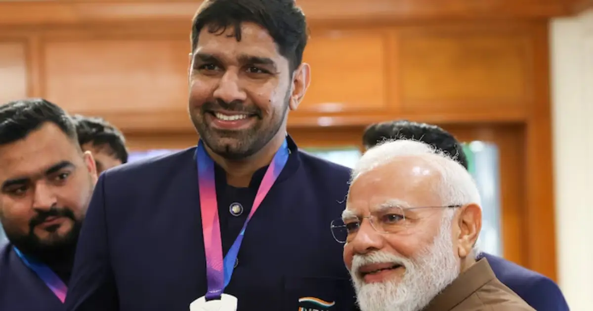  ‘നിങ്ങളുടെ പേര് നരേന്ദർ, പരിശീലകനും നരേന്ദ്രൻ, പ്രധാനമന്ത്രിയുടെ പേരും നരേന്ദ്രൻ; എനിക്കീ പേരിനോട് തന്നെ വെറുപ്പാണ്’; പാക് ബോക്‌സറുടെ വാക്കുകൾ പങ്കുവെച്ച് നരേന്ദർ ബെർവാൾ; പൊട്ടിച്ചിരിച്ച് മോദി