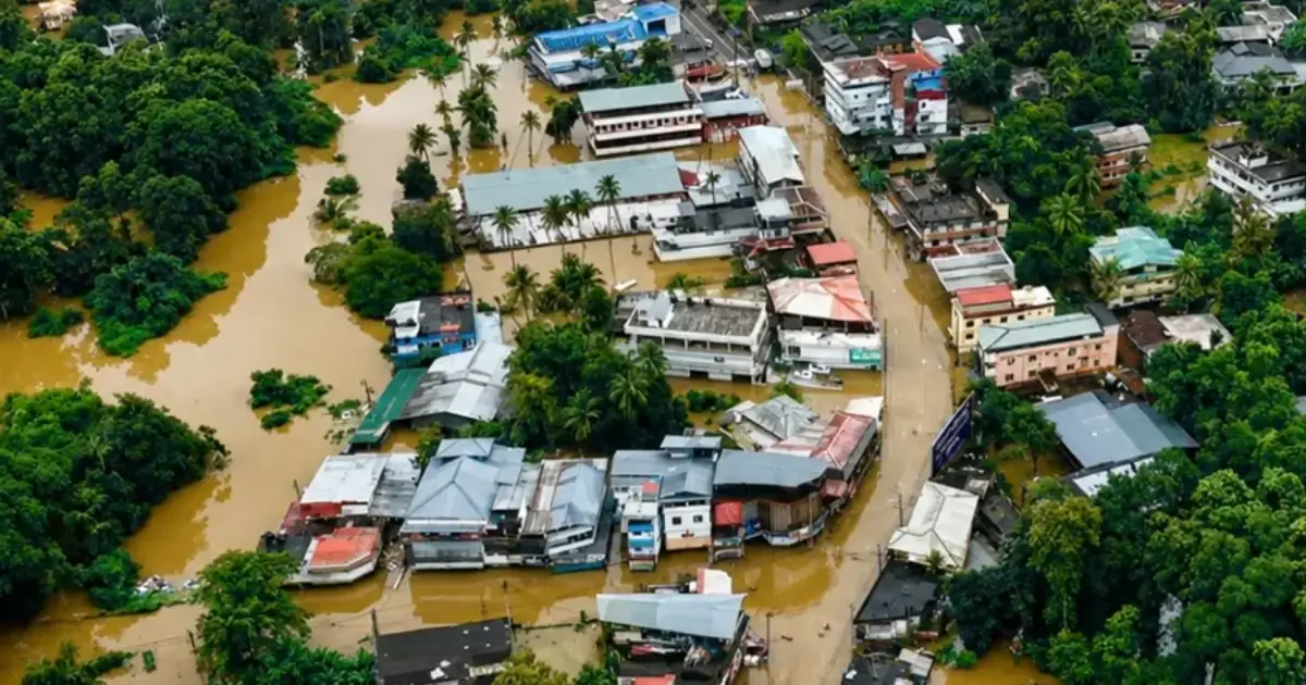  കനത്ത മഴയിലും ഉരുൾപൊട്ടലിലും വിറച്ച് കേരളം: 7 മരണം, 9 ജില്ലകളിൽ റെഡ് അലേർട്ട്; നാളത്തെ സെറ്റ് പരീക്ഷ മാറ്റിവെച്ചു