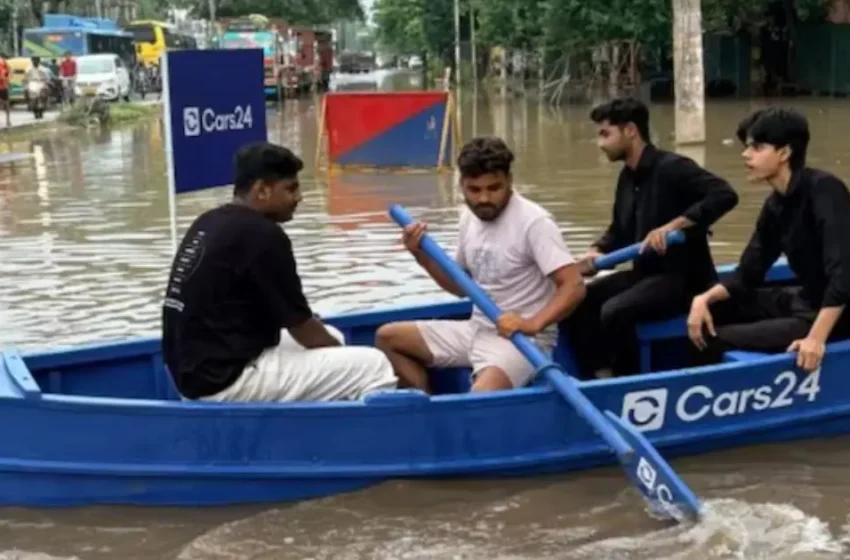  റോഡിലെ വെള്ളക്കെട്ടിൽ ബോട്ടിറക്കി; 50,000 രൂപ പിഴ ചുമത്തി ട്രാഫിക് പൊലീസ്
