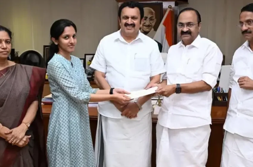  നവീൻ ബാബുവിന്റെ മകൾക്ക് സർക്കാർ ജോലി; നിയമന ഉത്തരവ് മുഖ്യമന്ത്രി നേരിട്ട് കൈമാറി