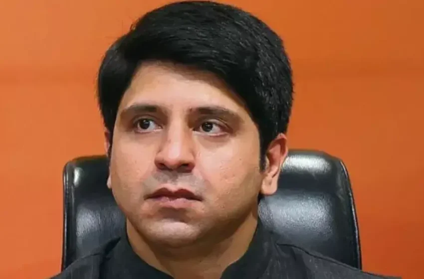  ‘ശമ്പളം നൽകുന്നില്ല, ബിജെപിയായതുകൊണ്ട് വീട്ടുടമ വാടക ഒഴിവാക്കില്ല’; ബിജെപിയിലെ രാജിക്കു പിന്നിൽ സാമ്പത്തിക പ്രതിസന്ധിയെന്ന് ഷെഹ്‌സാദ് പൂനാവാല