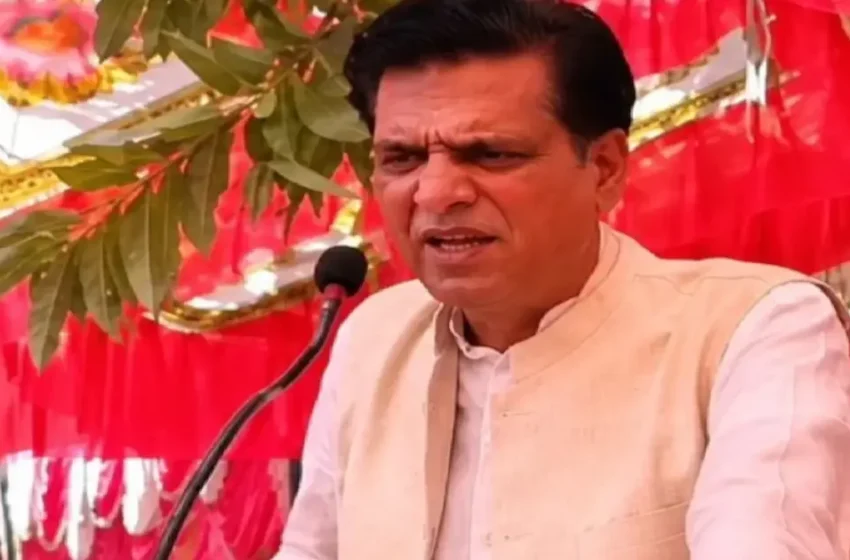  ‘എന്റെ വെള്ളം കുടിച്ചിട്ട് വോട്ട് ചെയ്തില്ലെങ്കിൽ വയറു പൊട്ടും’; വോട്ടർമാർക്കെതിരെ ഭീഷണിയുമായി മുൻ ബിജെപി എംഎൽഎ