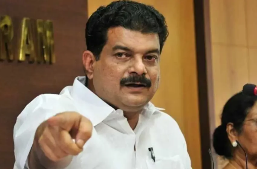  ‘ചതിച്ചതാര്? ചന്തു തന്നെ, ചേർത്തുപിടിക്കേണ്ടവരാൽ ചതിക്കപ്പെട്ടു’; ബേപ്പൂരിലെ തോൽവിയിൽ കോൺഗ്രസിനെതിരെ പി.വി. അൻവർ