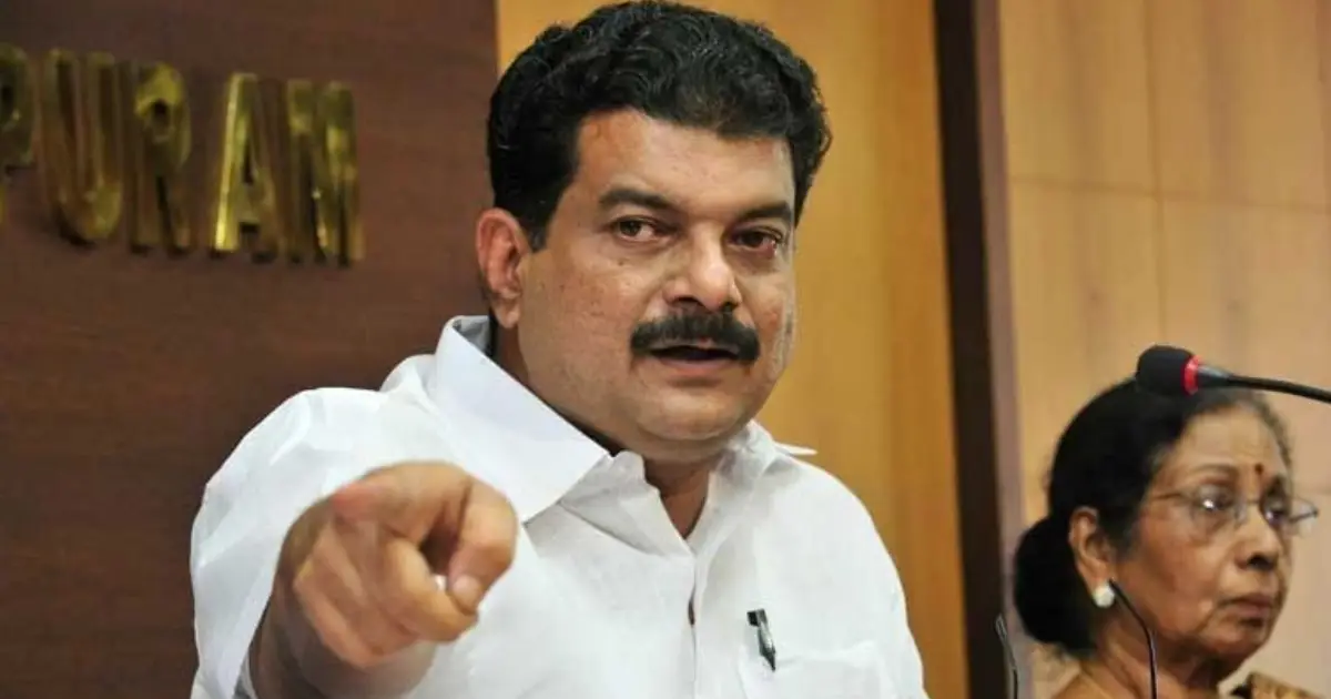 'ചതിച്ചതാര്? ചന്തു തന്നെ, ചേർത്തുപിടിക്കേണ്ടവരാൽ ചതിക്കപ്പെട്ടു'; ബേപ്പൂരിലെ തോൽവിയിൽ കോൺഗ്രസിനെതിരെ പി.വി. അൻവർ