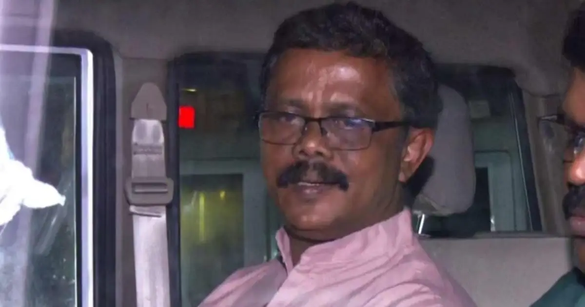  ‘സ്വന്തം സഹായിയെ വ്യാജ പരാതിക്കാരനാക്കി’; സ്ഥലമുടമയിൽ നിന്ന് 10 ലക്ഷം രൂപ കൈക്കൂലി വാങ്ങിയ തഹസിൽദാർ പിടിയിൽ