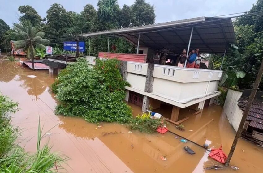  തീവ്രമഴയിലും മണ്ണിടിച്ചിലിലും സംസ്ഥാനത്ത് വൻ നാശനഷ്ടം; ഗതാഗതം സ്തംഭിച്ചു, നഗരങ്ങൾ വെള്ളത്തിനടിയിൽ