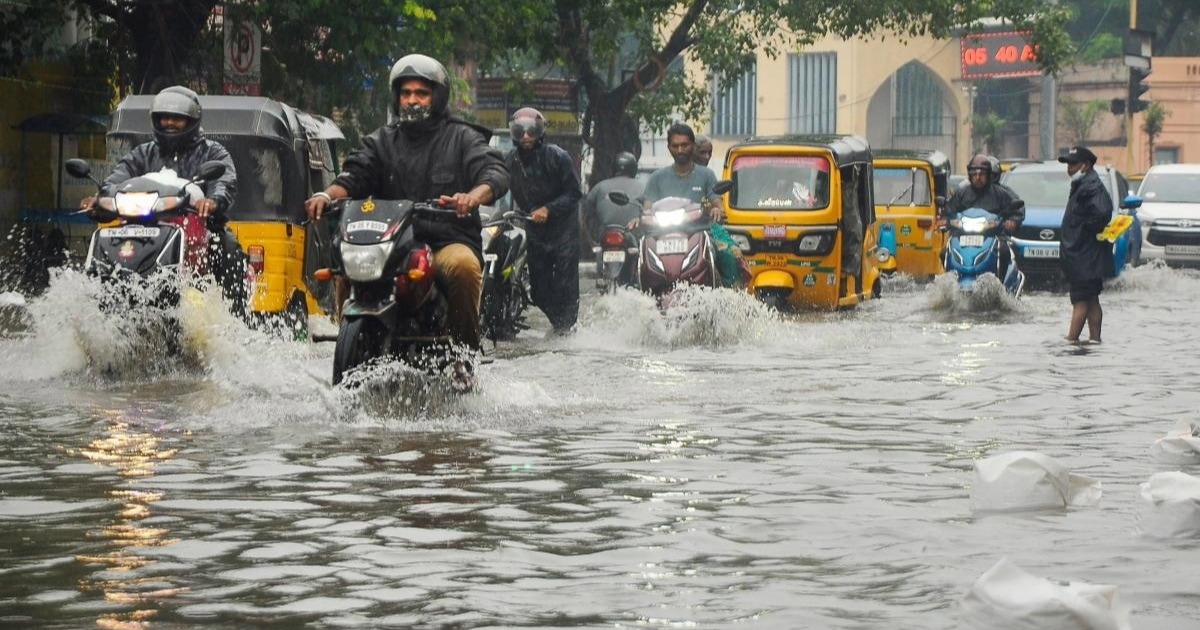 അതിശക്തമായ മഴ തുടരും; 7 ജില്ലകളിൽ ഓറഞ്ച് അലർട്ട്, 12 ജില്ലകളിൽ വിദ്യാഭ്യാസ സ്ഥാപനങ്ങൾക്ക് അവധി