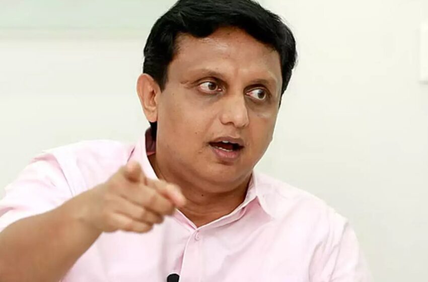 ‘ചോദ്യത്തിന്റെ മാത്രം പ്രശ്നമല്ല, കുട്ടികൾക്ക് പകർന്നു നൽകുന്ന ചരിത്രം ആരുടെ കാഴ്ചപ്പാടിലാണ് എന്നതിന്റെ രാഷ്ട്രീയ പ്രശ്‌നമാണിത്’; മുഹമ്മദ് റിയാസ് 
