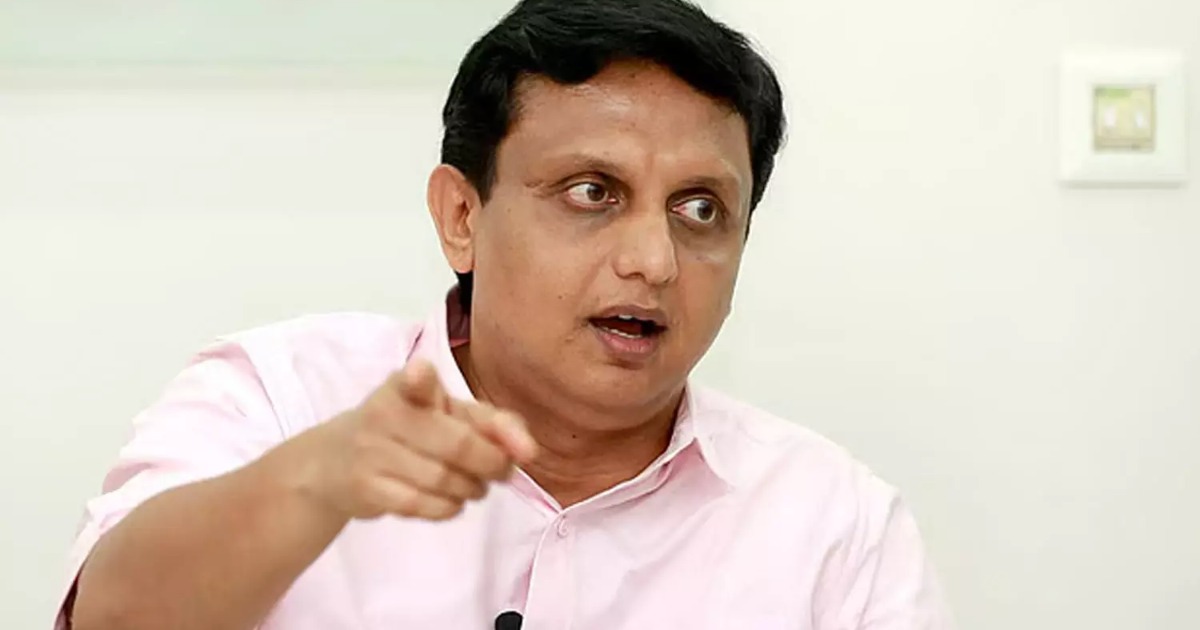 'ചോദ്യത്തിന്റെ മാത്രം പ്രശ്നമല്ല, കുട്ടികൾക്ക് പകർന്നു നൽകുന്ന ചരിത്രം ആരുടെ കാഴ്ചപ്പാടിലാണ് എന്നതിന്റെ രാഷ്ട്രീയ പ്രശ്‌നമാണിത്'; മുഹമ്മദ് റിയാസ് 