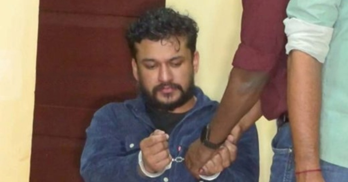  കാർ വഴിയിൽ ഉപേക്ഷിച്ച് ഓട്ടോ പിടിച്ച് അർജുൻ; പോലീസിനെ അറിയിച്ച് ഡ്രൈവർ; അർധരാത്രി അഭിഭാഷകയുടെ ഫ്ളാറ്റിൽനിന്ന് തൂക്കി പോലീസ്