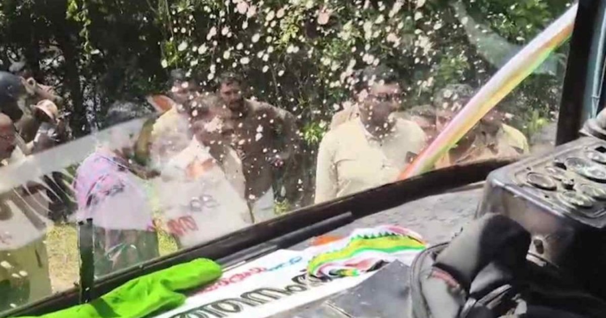  പത്തനംതിട്ടയിൽ പ്രിയദർശിനി ബസുകൾ തടഞ്ഞ് സ്വകാര്യ ബസുടമകളുടെ പ്രതിഷേധം; സർവീസ് തടസ്സപ്പെട്ടു