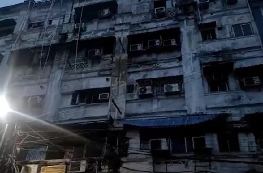  കൊൽക്കത്തയിലെ ഹോട്ടലിൽ വൻ തീപിടിത്തം: ഒരു കുട്ടിയുൾപ്പെടെ 9 പേർ മരിച്ചു; എസി പൊട്ടിത്തെറിച്ചതെന്ന് സംശയം