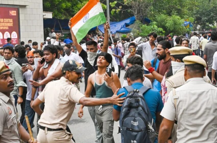  ‘മുന്നിൽ ക്യാമറയുണ്ടെന്ന ബോധം വേണം, സോഷ്യൽ മീഡിയയിൽ ട്രോളാവാതെ നോക്കണം; അനാവശ്യമായി പൊട്ടിത്തെറിക്കരുത്’: ജെൻസികളെ നേരിടാൻ ഡൽഹി പൊലീസിന് കേന്ദ്ര മുന്നറിയിപ്പ്