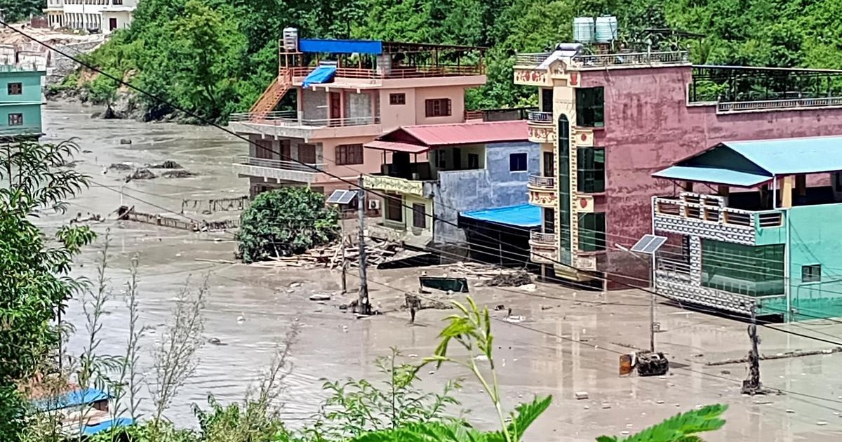 നേപ്പാളിൽ മിന്നൽപ്രളയം: 8 മരണം, 26 പൊലീസുകാരെ കാണാതായി