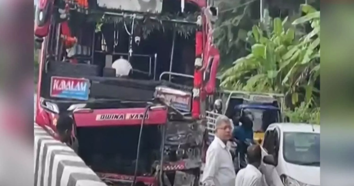  കോഴിക്കോട് പയ്യോളി ദേശീയപാതയിൽ സ്വകാര്യ ബസുകൾ കൂട്ടിയിടിച്ച് അപകടം; 20 പേർക്ക് പരിക്ക്