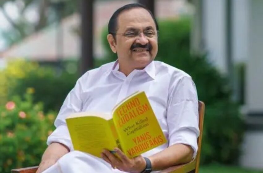  ‘മലയാളമാണെങ്കിൽ ദിവസം 75 പേജ് വരെ വായിക്കും, ഇംഗ്ലീഷ് 50, സയൻസോ ഫിനാൻസോ ആണെങ്കിൽ 30-35’; വായനയെ കുറിച്ച് മനസ് തുറന്ന് മുഖ്യമന്ത്രി