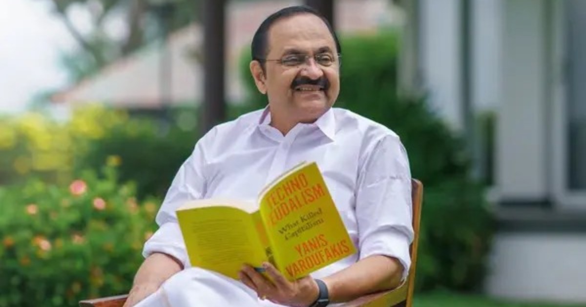  ‘മലയാളമാണെങ്കിൽ ദിവസം 75 പേജ് വരെ വായിക്കും, ഇംഗ്ലീഷ് 50, സയൻസോ ഫിനാൻസോ ആണെങ്കിൽ 30-35’; വായനയെ കുറിച്ച് മനസ് തുറന്ന് മുഖ്യമന്ത്രി