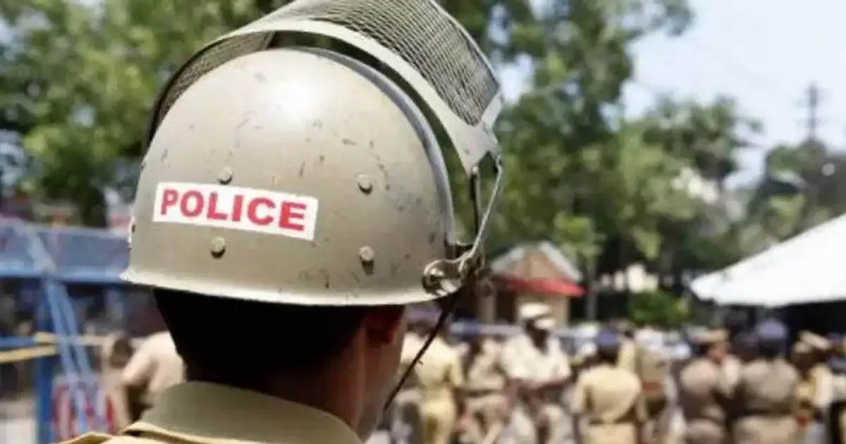  സ്പായിൽ കയറി ഭീഷണിപ്പെടുത്തി പണം തട്ടി; കോഴിക്കോട് സിവിൽ പോലീസ് ഉദ്യോഗസ്ഥന് സസ്പെൻഷൻ