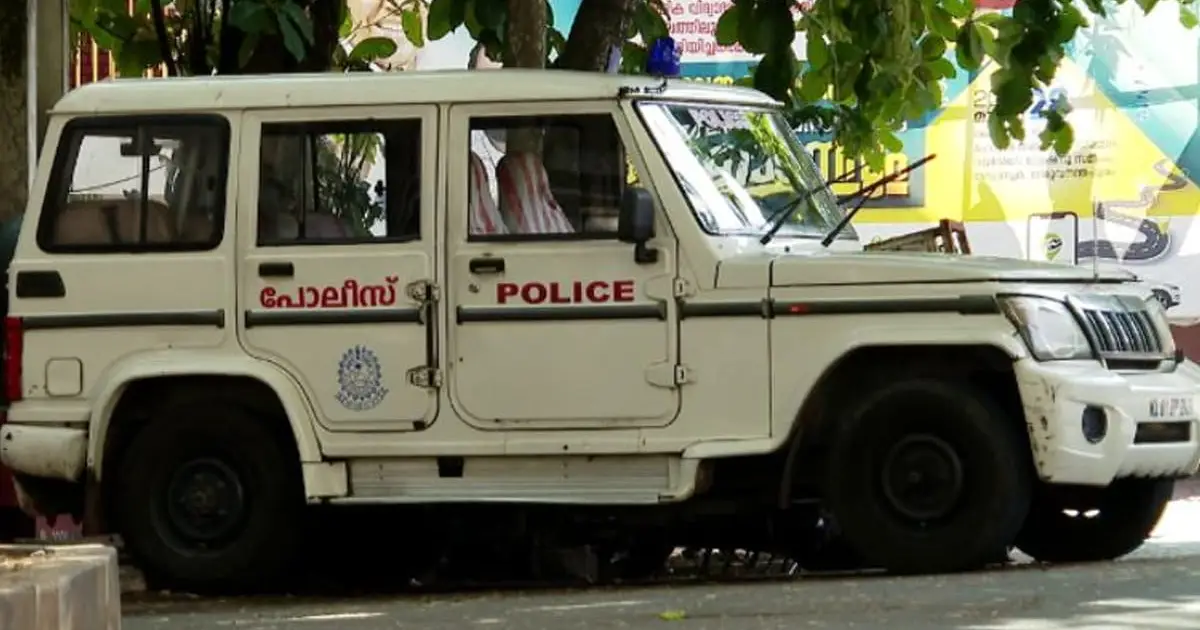  പോലീസിനു നേരെ ലഹരി മാഫിയയുടെ ആക്രമണം; ഡാൻസാഫ് ഉദ്യോഗസ്ഥരെ കാറിടിച്ചു കൊല്ലാൻ ശ്രമം, കാലിലൂടെ കാർ കയറ്റിയിറക്കി