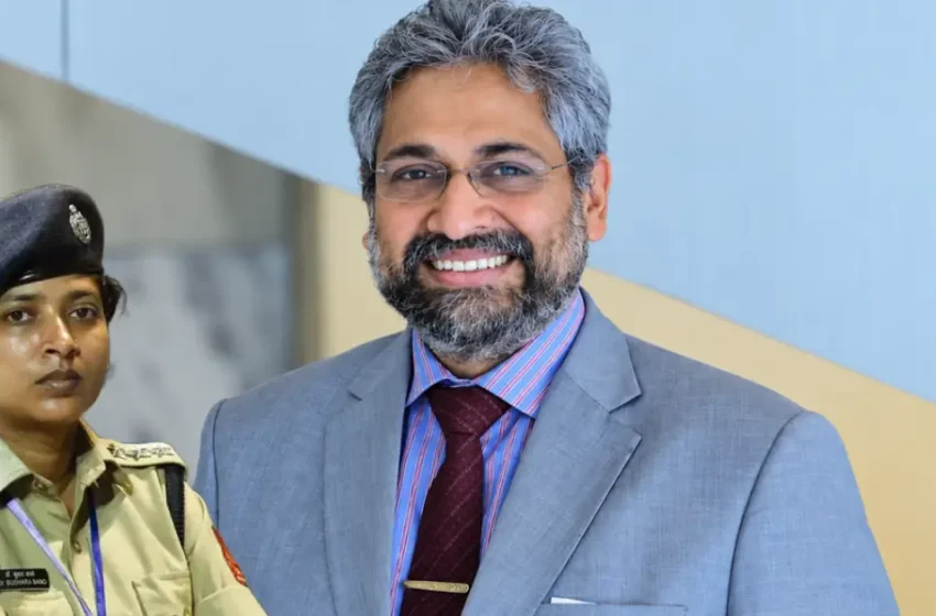  ‘അമിത് ഷായ്ക്ക് ജയശ്രീറാം മുഴക്കാം; ഐപിഎസ് ഓഫീസർക്ക് അസ്സലാമു അലൈക്കും പറഞ്ഞുകൂടേ?’: ബുഷ്റ ബാനോ വിവാദത്തിൽ സിദ്ധാർത്ഥ് വരദരാജൻ