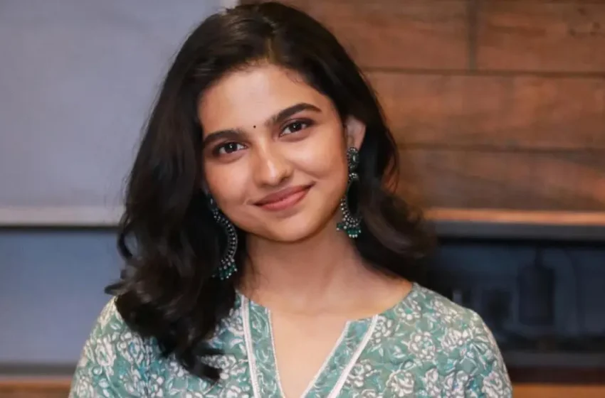  നടി മമിത ബൈജു ആശുപത്രിയിൽ, കടുത്ത പനിയും ശരീരവേദനയും; പൂർണവിശ്രമം നിർദേശിച്ചിരിക്കുകയാണെന്ന് താരം