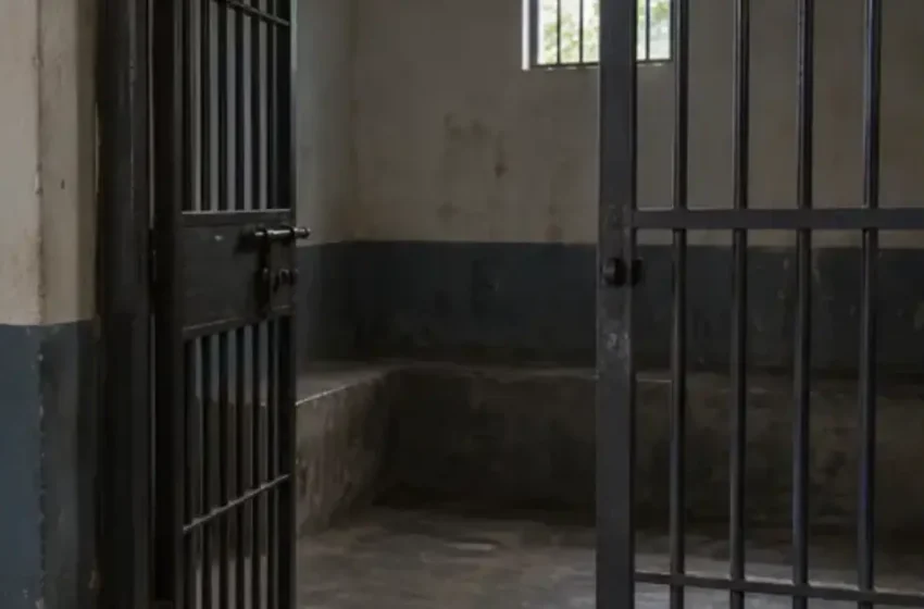  ലോക്കപ്പ് പൂട്ടാൻ മറന്നു; കൊല്ലത്ത് മോഷണക്കേസ് പ്രതി സ്റ്റേഷനില്‍ നിന്നും രക്ഷപ്പെട്ടു