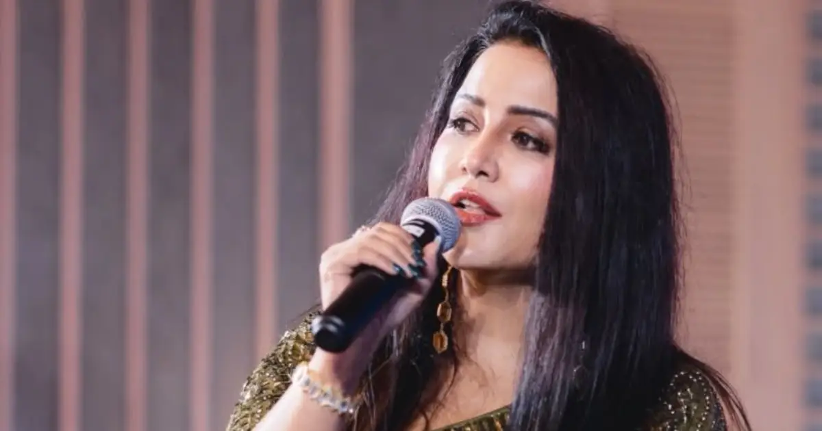  ‘ഉത്സവങ്ങൾ എല്ലാവർക്കും ആസ്വദിക്കാനുള്ളത്’; നവരാത്രി ആഘോഷങ്ങളിൽ മുസ്‌ലിംകളെ വിലക്കണമെന്ന നിലപാടിനെ എതിർത്ത് അമൃത ഫഡ്‌നാവിസ്