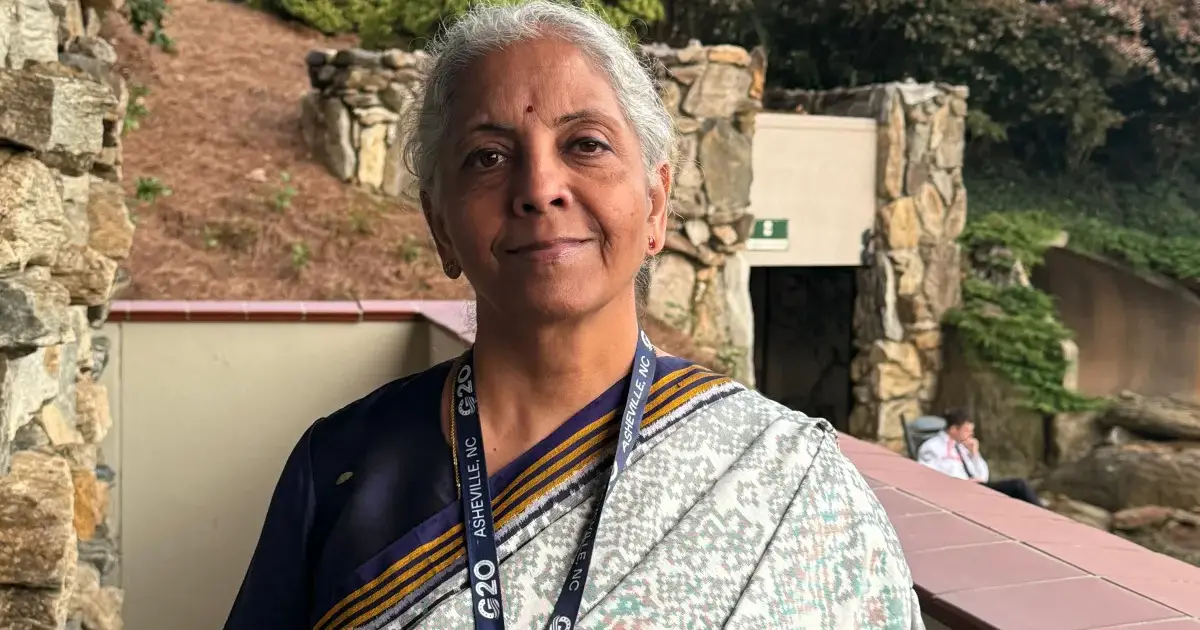 'രാഷ്ട്രീയ നേട്ടത്തിനായി ഇന്ത്യൻ ജനതയുടെ കഠിനാധ്വാനത്തെ അവഹേളിക്കരുത്'; രാഹുൽ ഗാന്ധിയുടെ തകർന്ന സമ്പദ്‌വ്യവസ്ഥ പരാമർശത്തിൽ മറുപടിയുമായി നിർമല സീതാരാമൻ