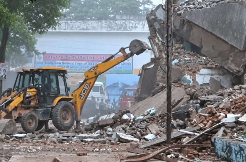  യുപിയിൽ പള്ളി പൊളിച്ചുനീക്കി; തടയാൻ പുറപ്പെട്ട ഇഖ്റ ഹസൻ എംപിയെ വീട്ടുതടങ്കലിലാക്കി