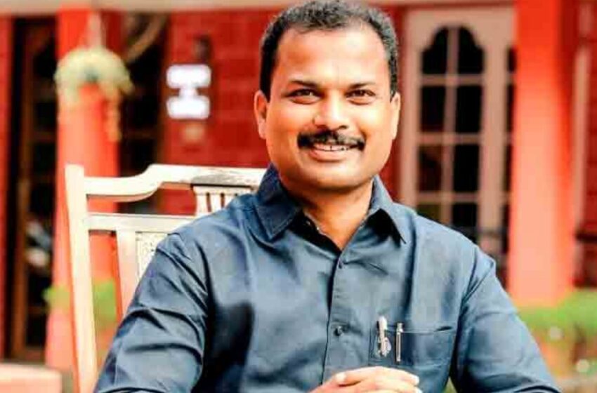  ‘വിന്റേജ് ലുക്ക് മാത്രമല്ല, 80-കളിലെ ജീവിതവും’; പവർകട്ടിൽ സർക്കാരിനെ ട്രോളി വി.കെ പ്രശാന്ത്