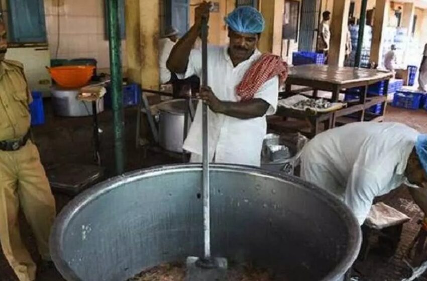  ‘തടവുകാർക്ക് ഇനി മട്ടനും മീനുമില്ല; പകരം ചിക്കനും മുട്ടയും’; കോടികൾ ലാഭിക്കാൻ ജയിൽ വകുപ്പ്